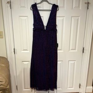 NWT Lulu’s Floor Length Shimmer Gown